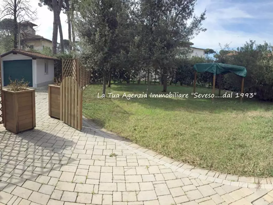 Immagine 12 di Casa quadrifamiliare in affitto  a Forte Dei Marmi