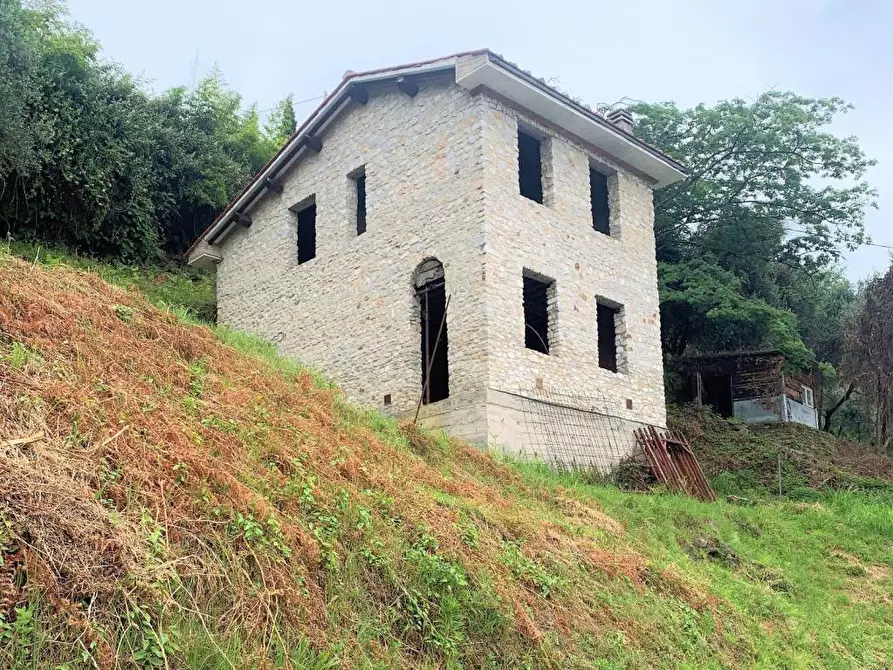 Immagine 4 di Villa in vendita  a Seravezza