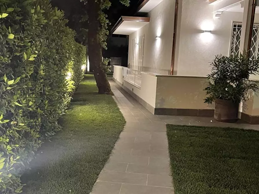 Immagine 5 di Villa in affitto  a Pietrasanta