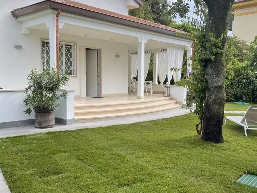 Immagine 8 di Villa in affitto  a Pietrasanta