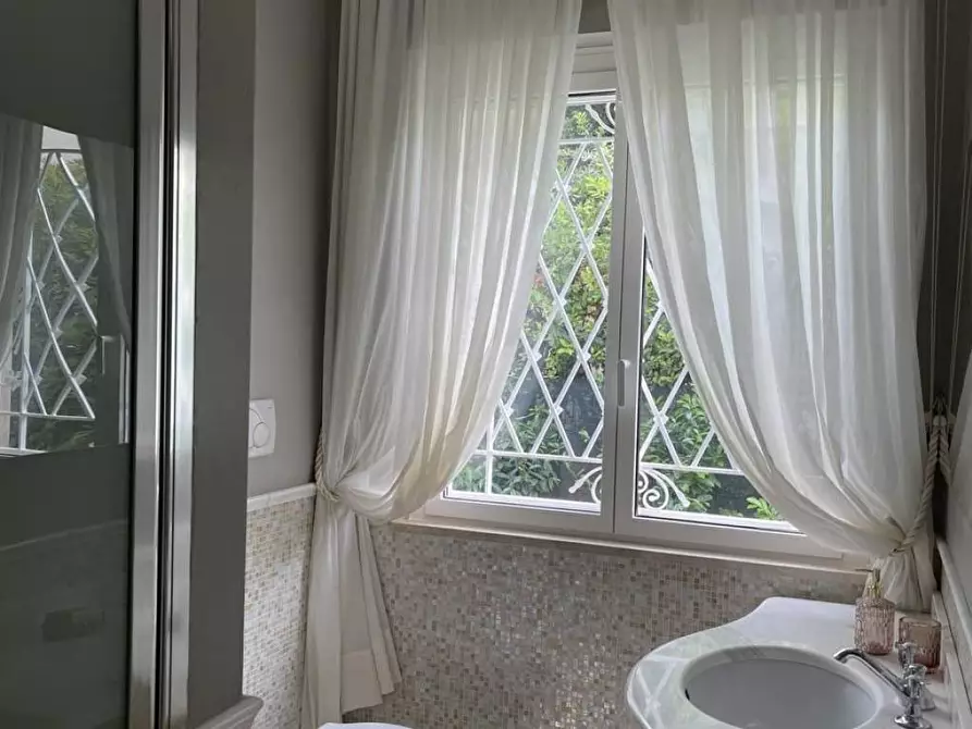 Immagine 28 di Villa in affitto  a Pietrasanta