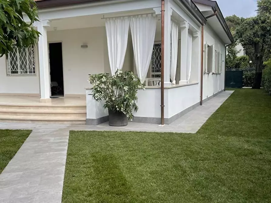 Immagine 7 di Villa in affitto  a Pietrasanta
