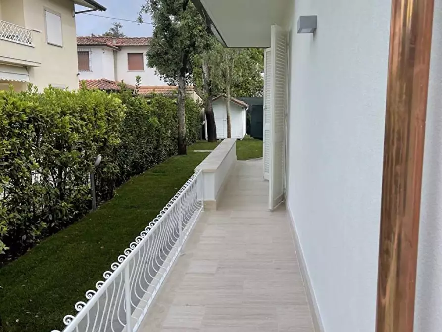 Immagine 11 di Villa in affitto  a Pietrasanta