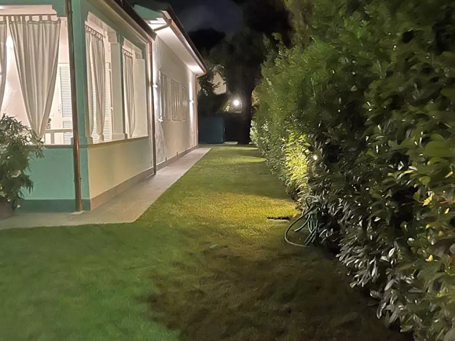 Immagine 3 di Villa in affitto  a Pietrasanta