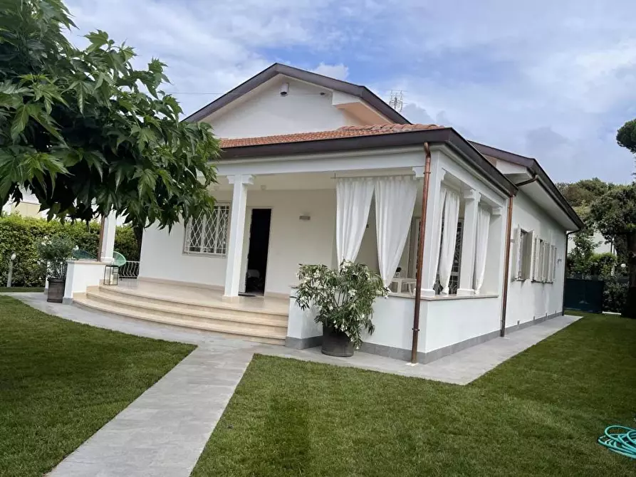 Immagine 2 di Villa in affitto  a Pietrasanta