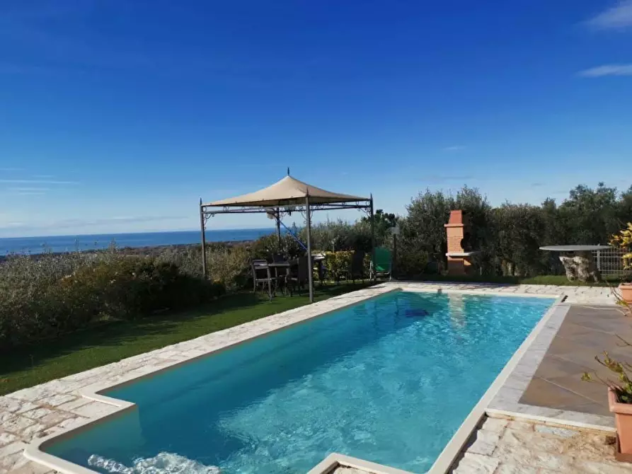 Immagine 6 di Villa in affitto  a Pietrasanta