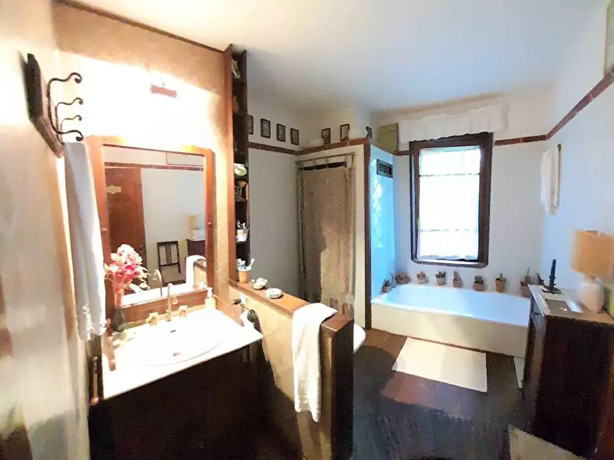 Immagine 3 di Villa in vendita  a Pietrasanta