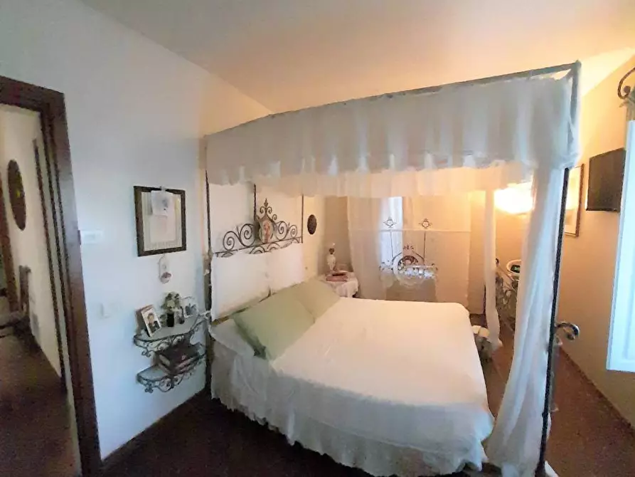 Immagine 5 di Villa in vendita  a Pietrasanta