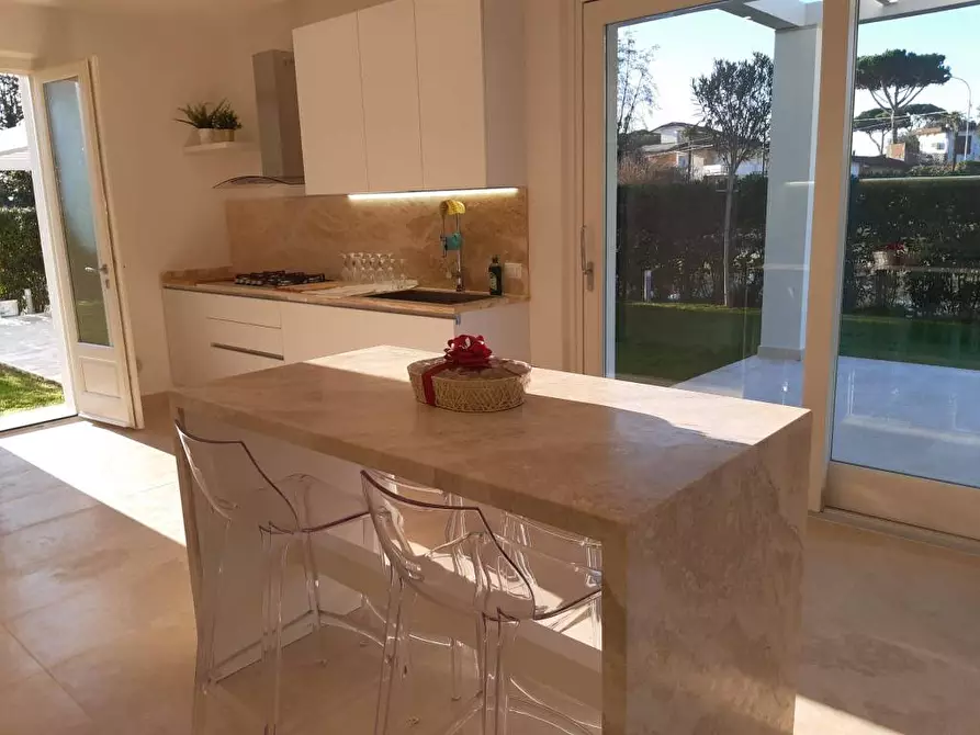 Immagine 6 di Villa in affitto  a Pietrasanta