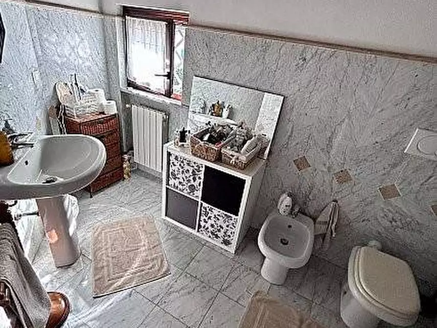 Immagine 11 di Casa bifamiliare in vendita  a Seravezza