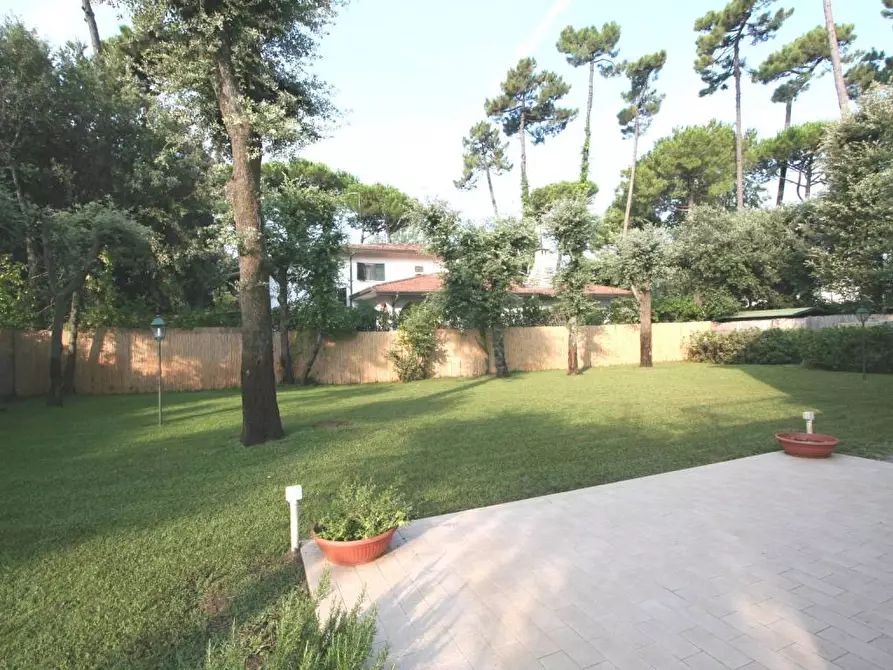 Immagine 3 di Villa in affitto  a Forte Dei Marmi