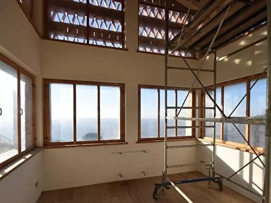 Immagine 5 di Rustico / casale in vendita  a Pietrasanta