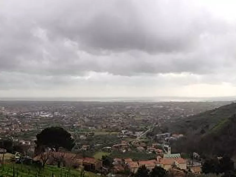 Immagine 18 di Rustico / casale in vendita  a Pietrasanta