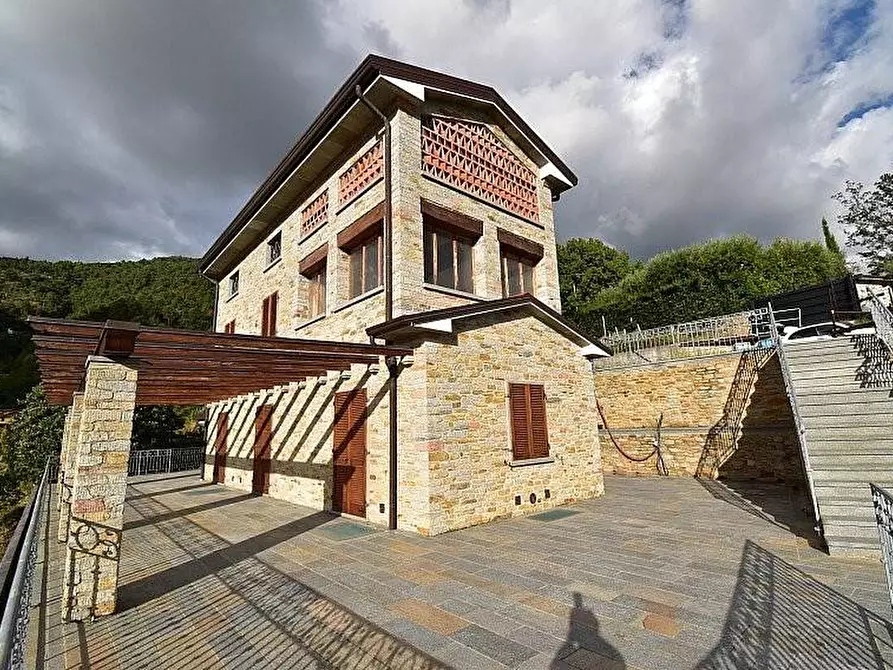 Immagine 2 di Rustico / casale in vendita  a Pietrasanta