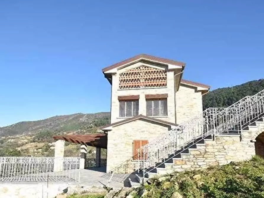 Immagine 1 di Rustico / casale in vendita  a Pietrasanta