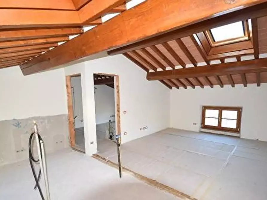 Immagine 11 di Rustico / casale in vendita  a Pietrasanta