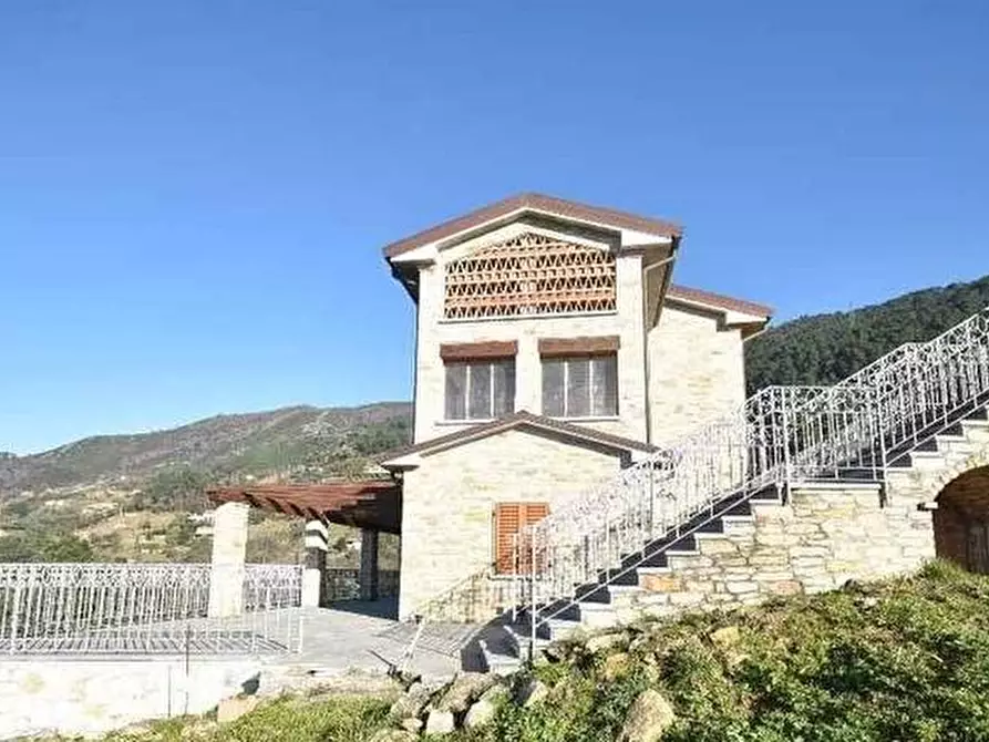 Immagine 4 di Rustico / casale in vendita  a Pietrasanta