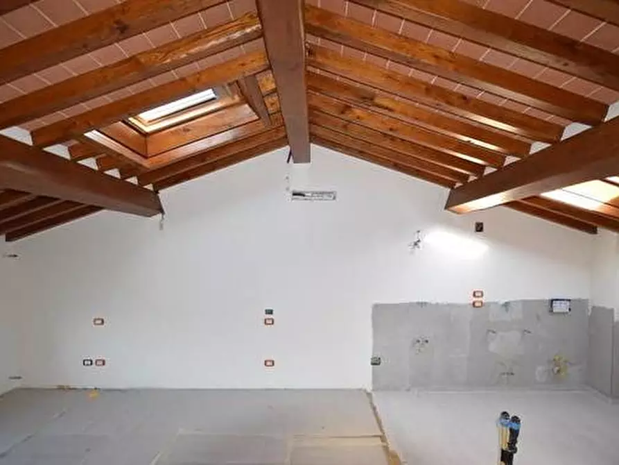 Immagine 14 di Rustico / casale in vendita  a Pietrasanta