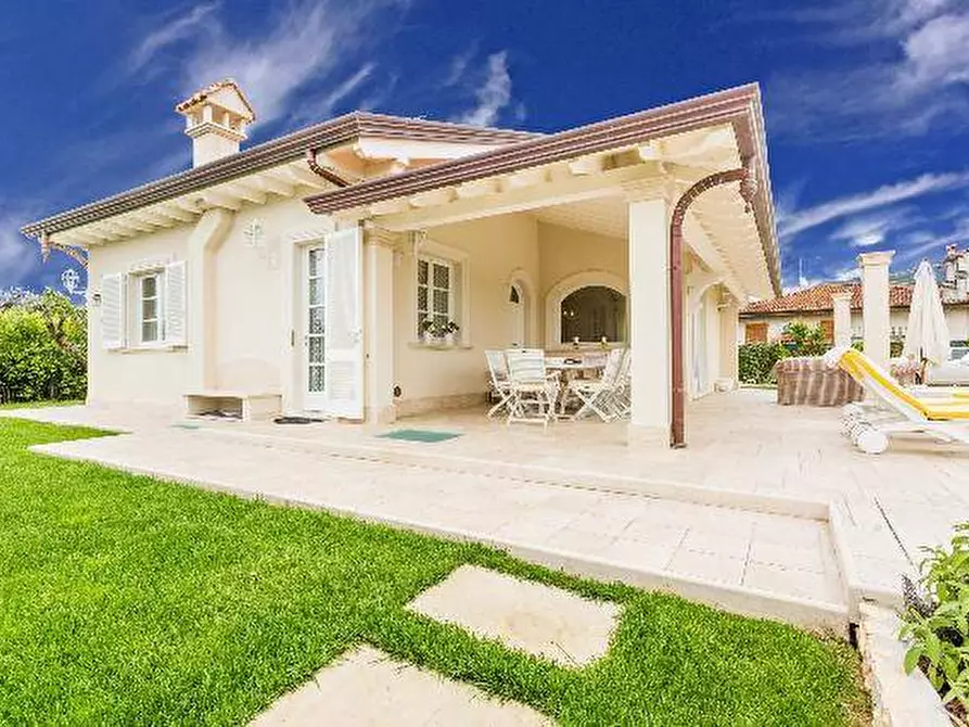 Immagine 3 di Villa in affitto  a Forte Dei Marmi