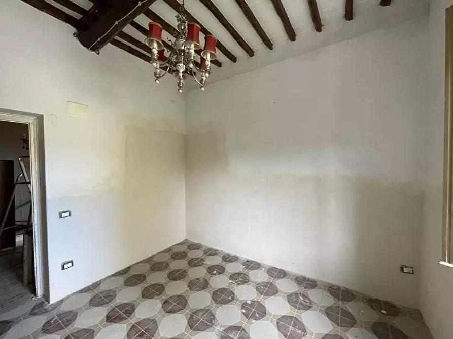 Immagine 11 di Appartamento in vendita  a Lucca