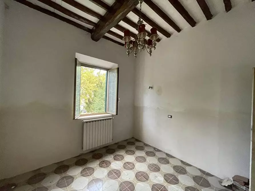 Immagine 10 di Appartamento in vendita  a Lucca