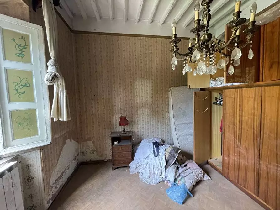 Immagine 13 di Appartamento in vendita  a Lucca