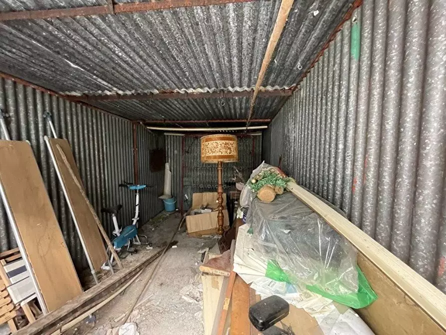 Immagine 17 di Appartamento in vendita  a Lucca