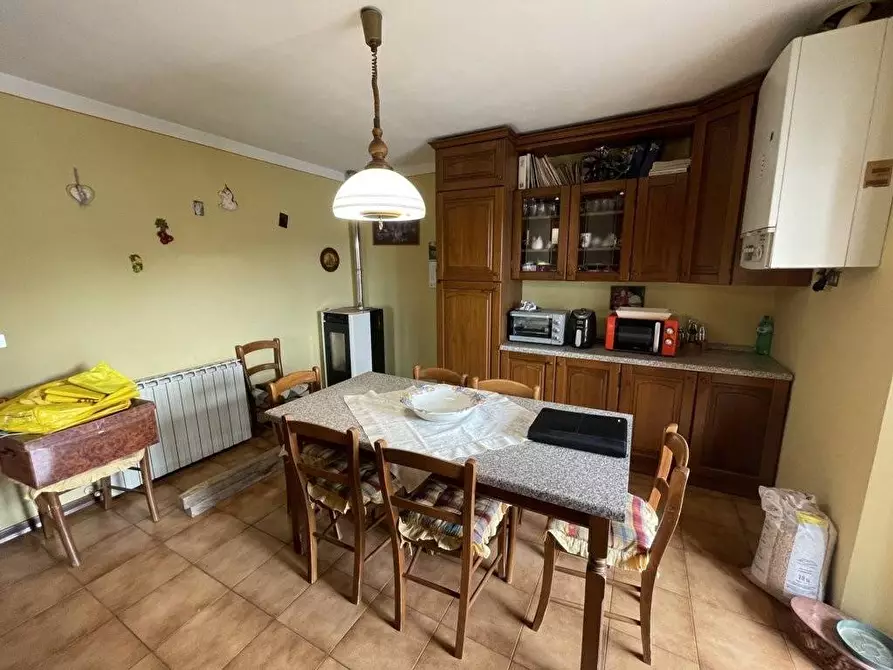 Immagine 5 di Appartamento in vendita  a Lucca