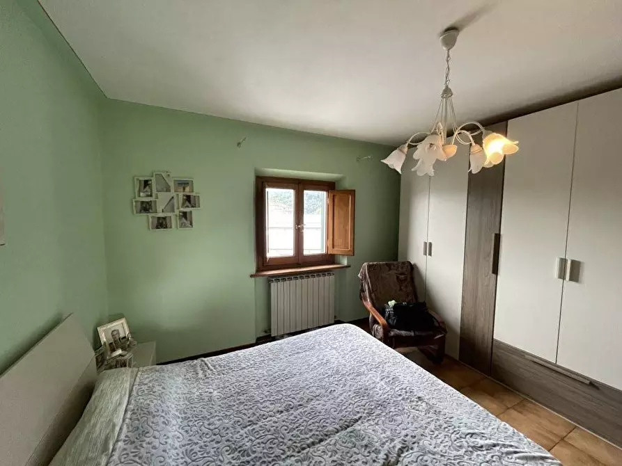 Immagine 11 di Appartamento in vendita  a Lucca