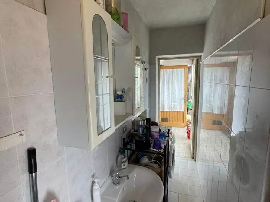 Immagine 19 di Appartamento in vendita  a Lucca