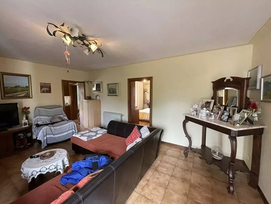 Immagine 6 di Appartamento in vendita  a Lucca