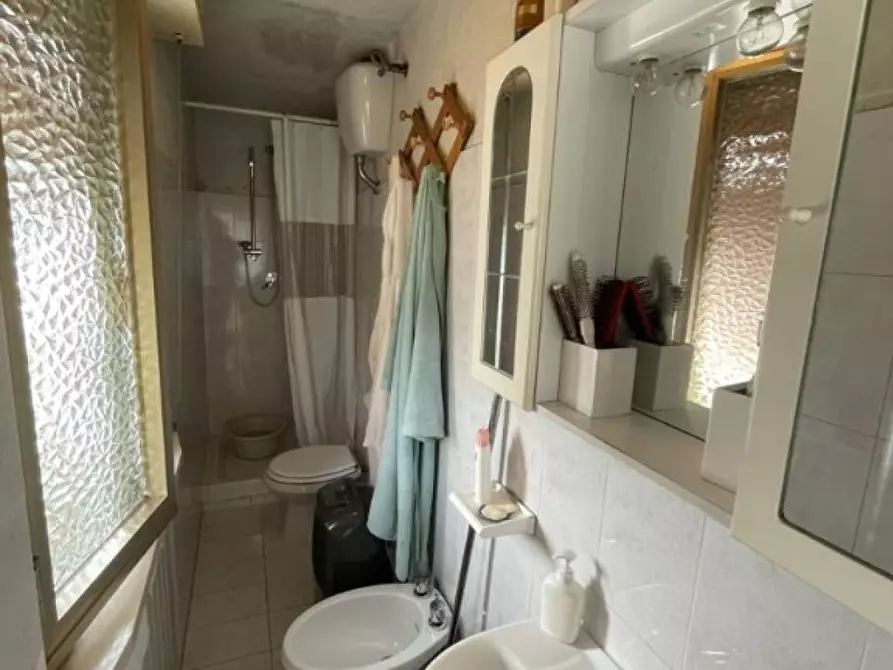 Immagine 17 di Appartamento in vendita  a Lucca