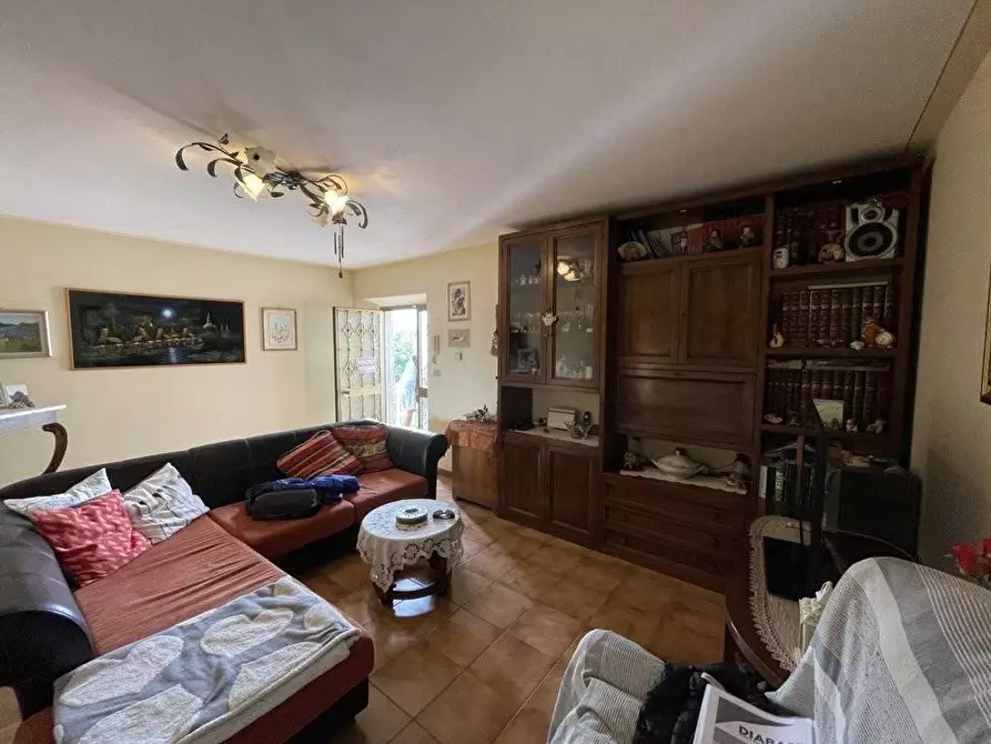 Immagine 7 di Appartamento in vendita  a Lucca