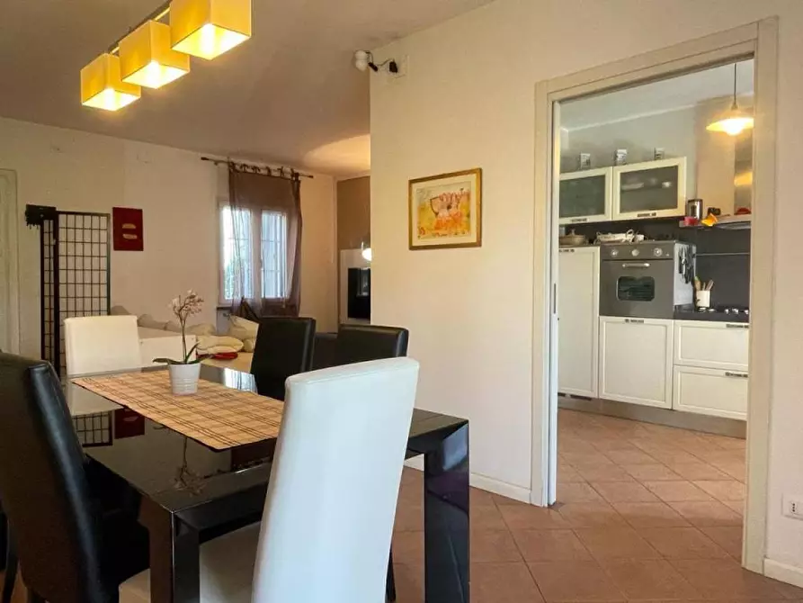 Immagine 2 di Casa trifamiliare in vendita  a Lucca