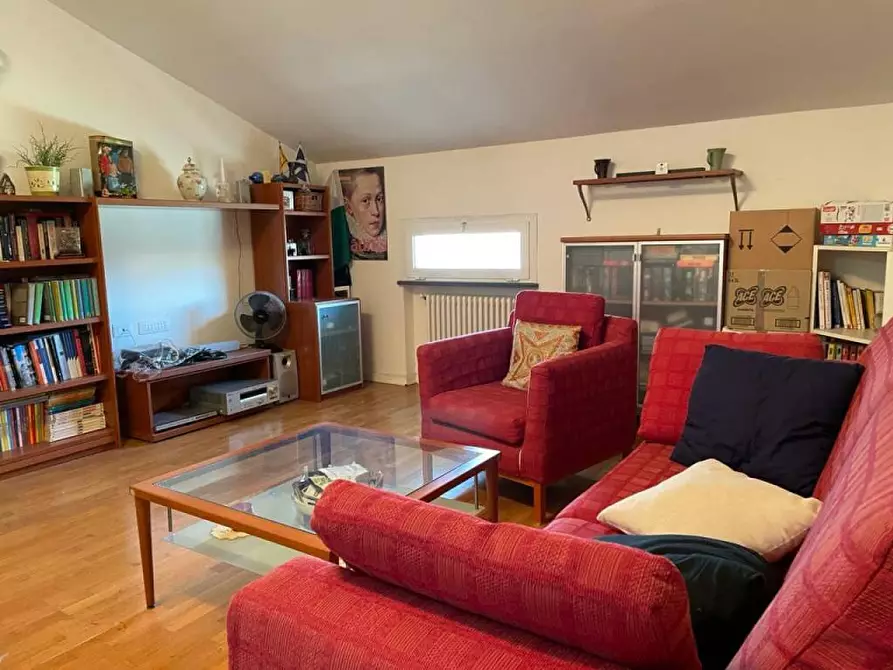 Immagine 8 di Casa trifamiliare in vendita  a Lucca