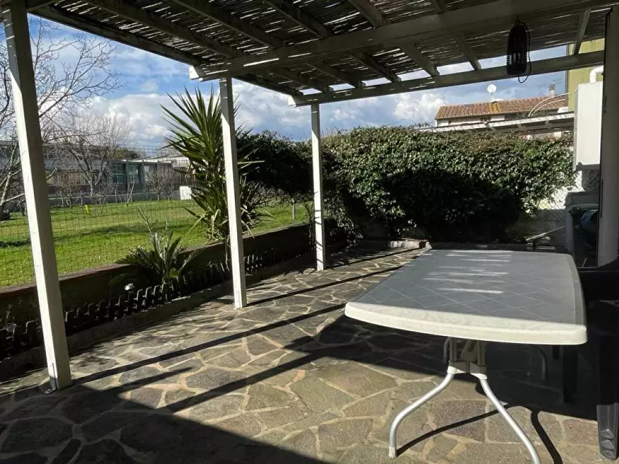 Immagine 10 di Casa trifamiliare in vendita  a Lucca