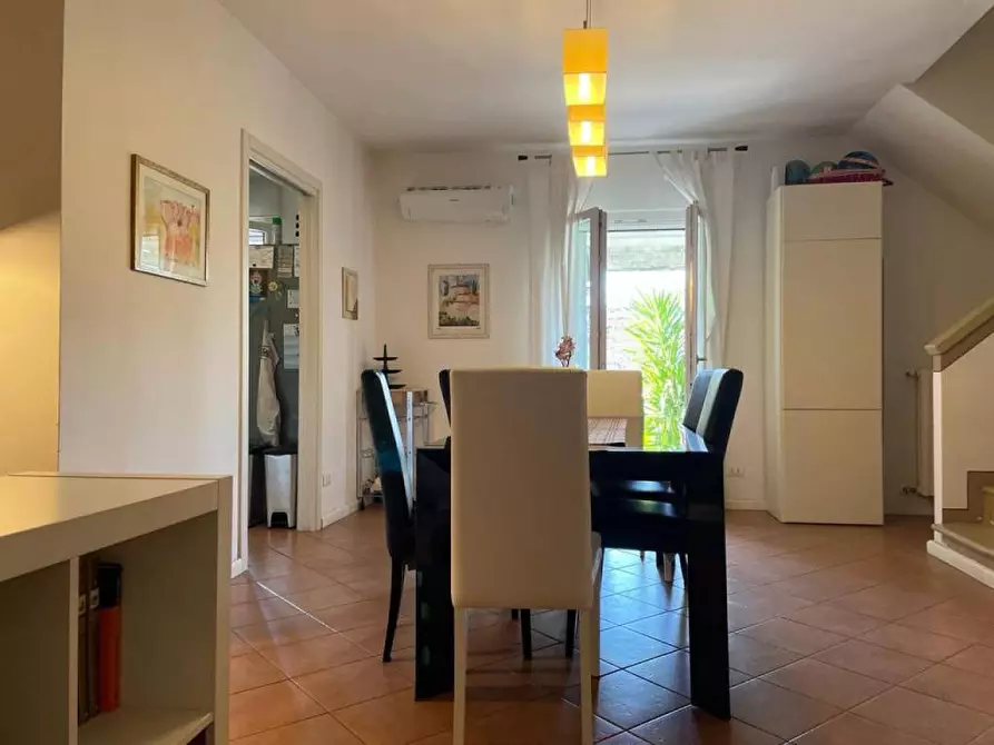 Immagine 11 di Casa trifamiliare in vendita  a Lucca