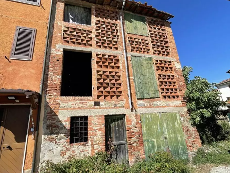 Immagine 1 di Casa colonica in vendita  a Capannori