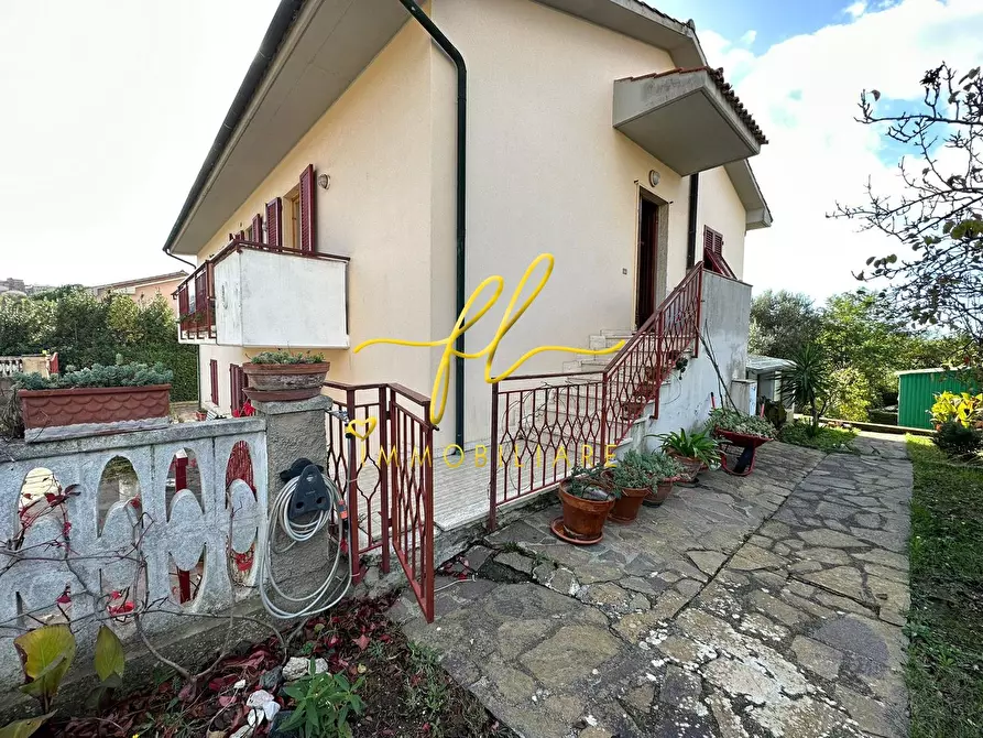 Immagine 1 di Villa in vendita  a Guardistallo