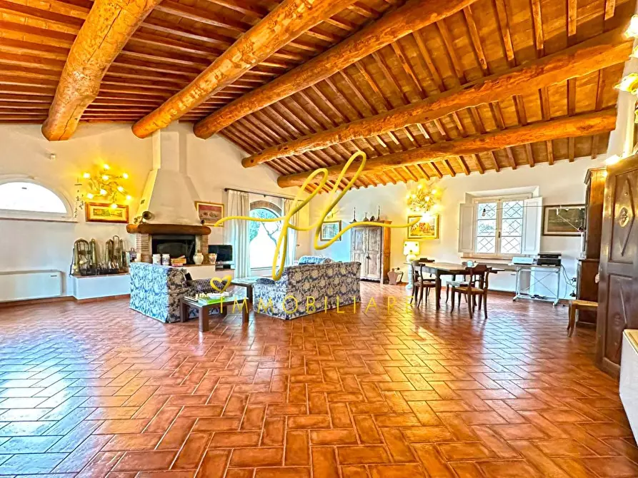 Immagine 1 di Villa in vendita  a Cecina