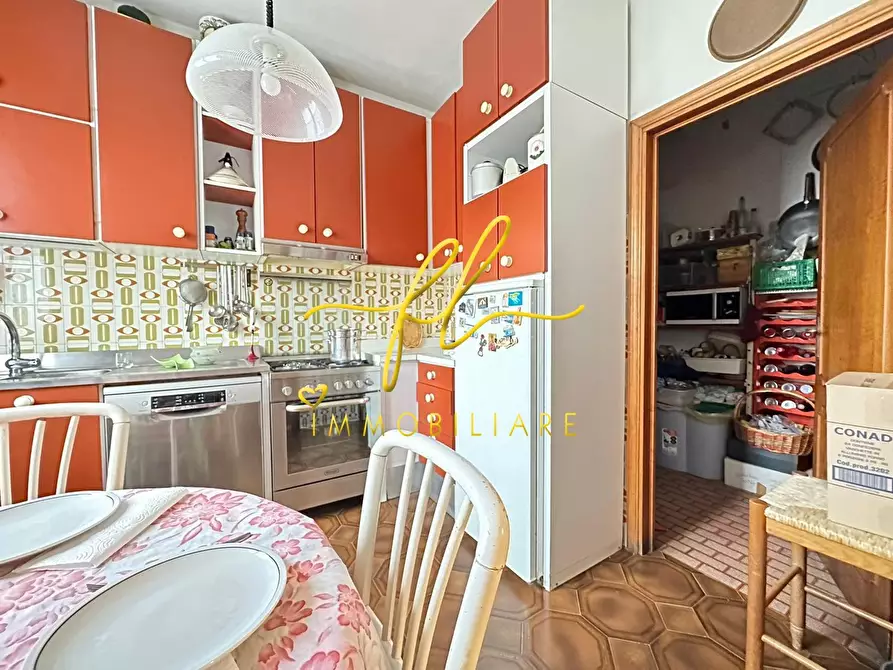 Immagine 11 di Appartamento in vendita  a Cecina