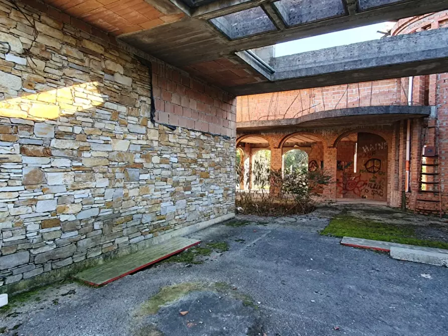 Immagine 3 di Villa in vendita  a Capannori