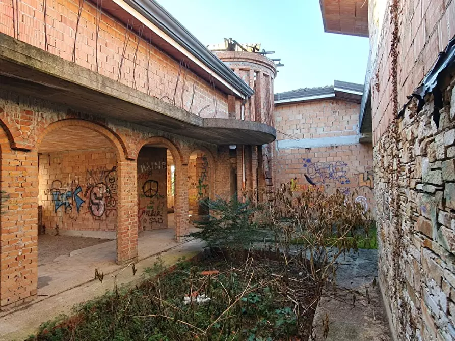 Immagine 13 di Villa in vendita  a Capannori