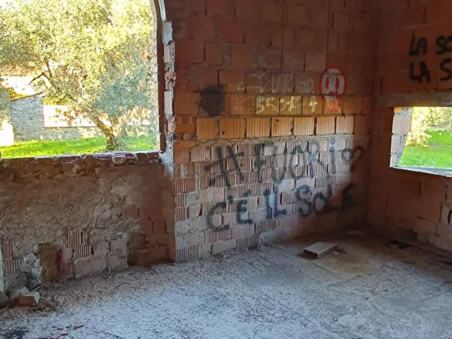 Immagine 11 di Villa in vendita  a Capannori