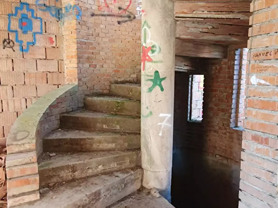 Immagine 7 di Villa in vendita  a Capannori