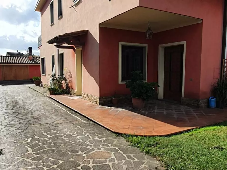 Immagine 1 di Casa bifamiliare in vendita  a Porcari