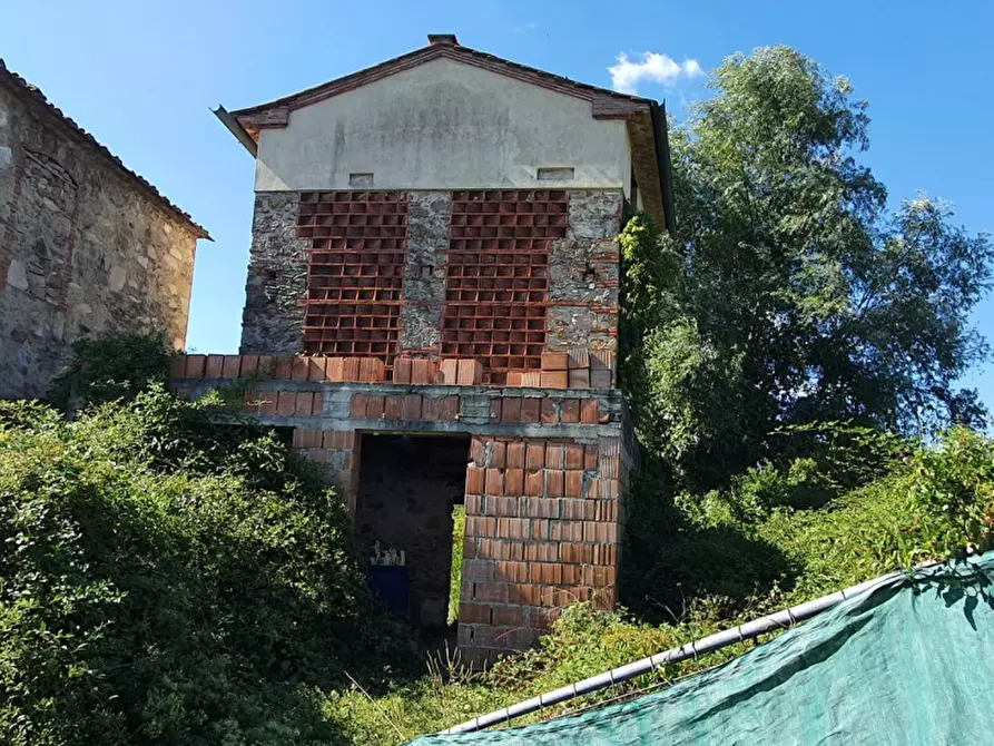 Immagine 2 di Deposito in vendita  a Capannori