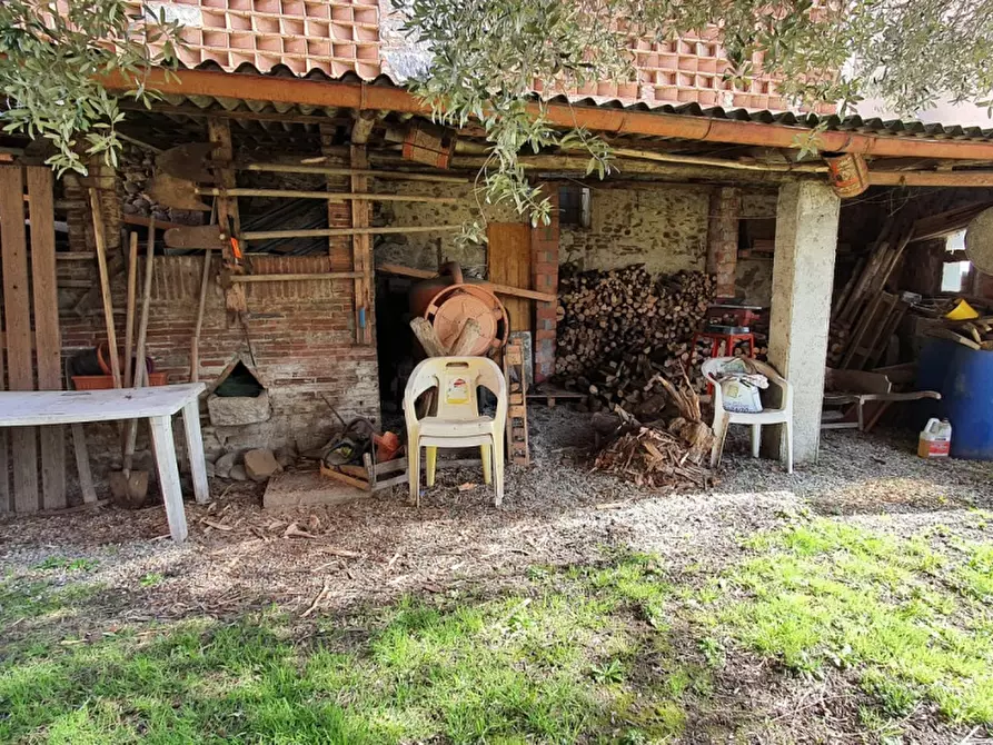 Immagine 5 di Deposito in vendita  a Lucca