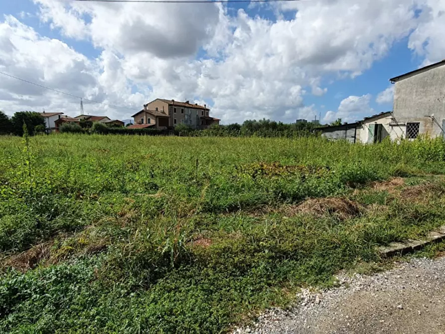 Immagine 9 di Deposito in vendita  a Lucca