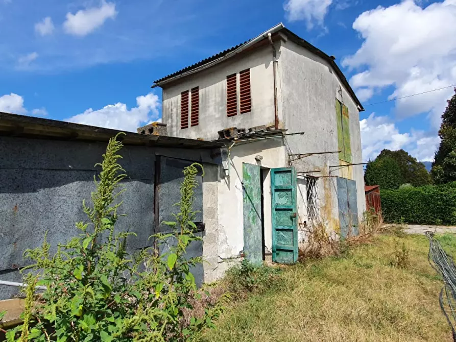 Immagine 8 di Deposito in vendita  a Lucca